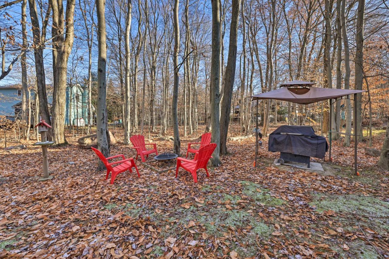 Modern Poconos Gem With Fire Pit, Deck And Pool Access * Tobyhanna