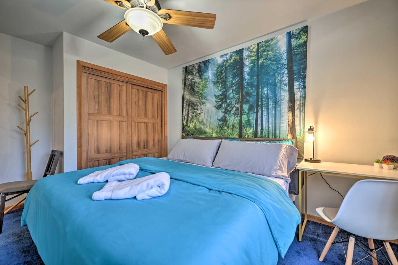 Modern Poconos Gem With Fire Pit, Deck And Pool Access Holiday home Tobyhanna