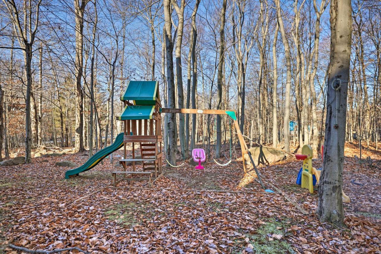 Modern Poconos Gem With Fire Pit, Deck And Pool Access