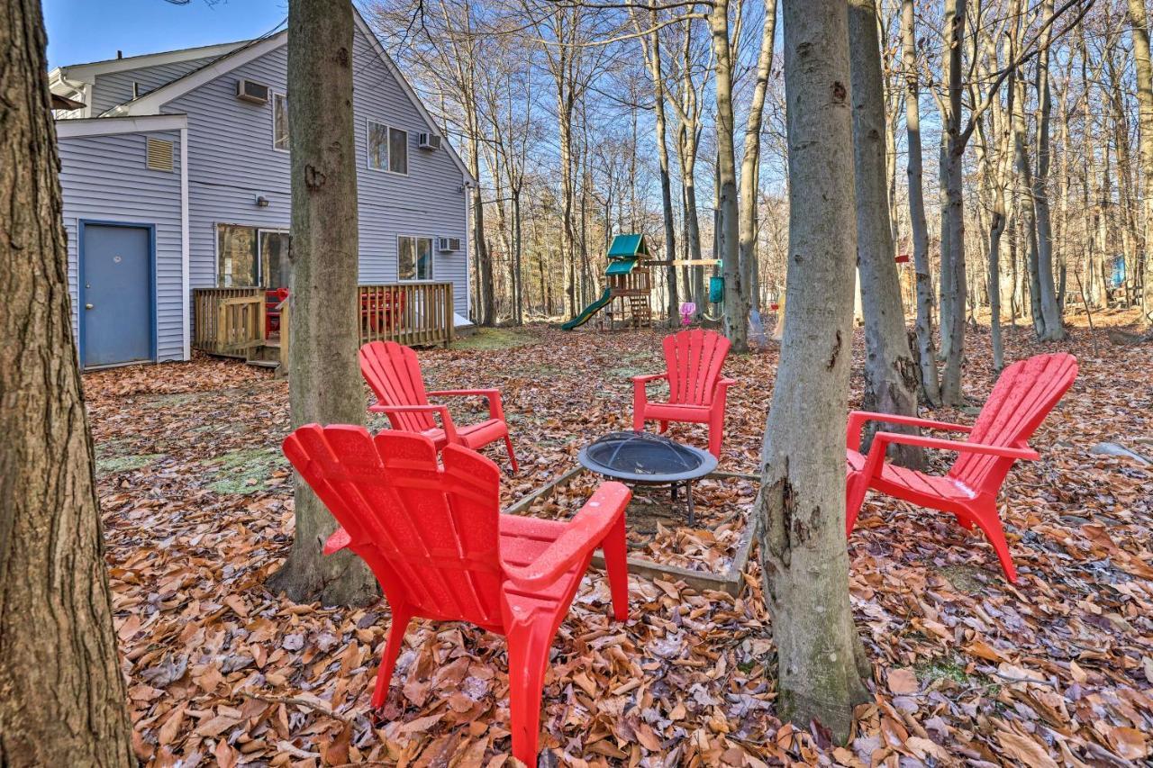 Modern Poconos Gem With Fire Pit, Deck And Pool Access *